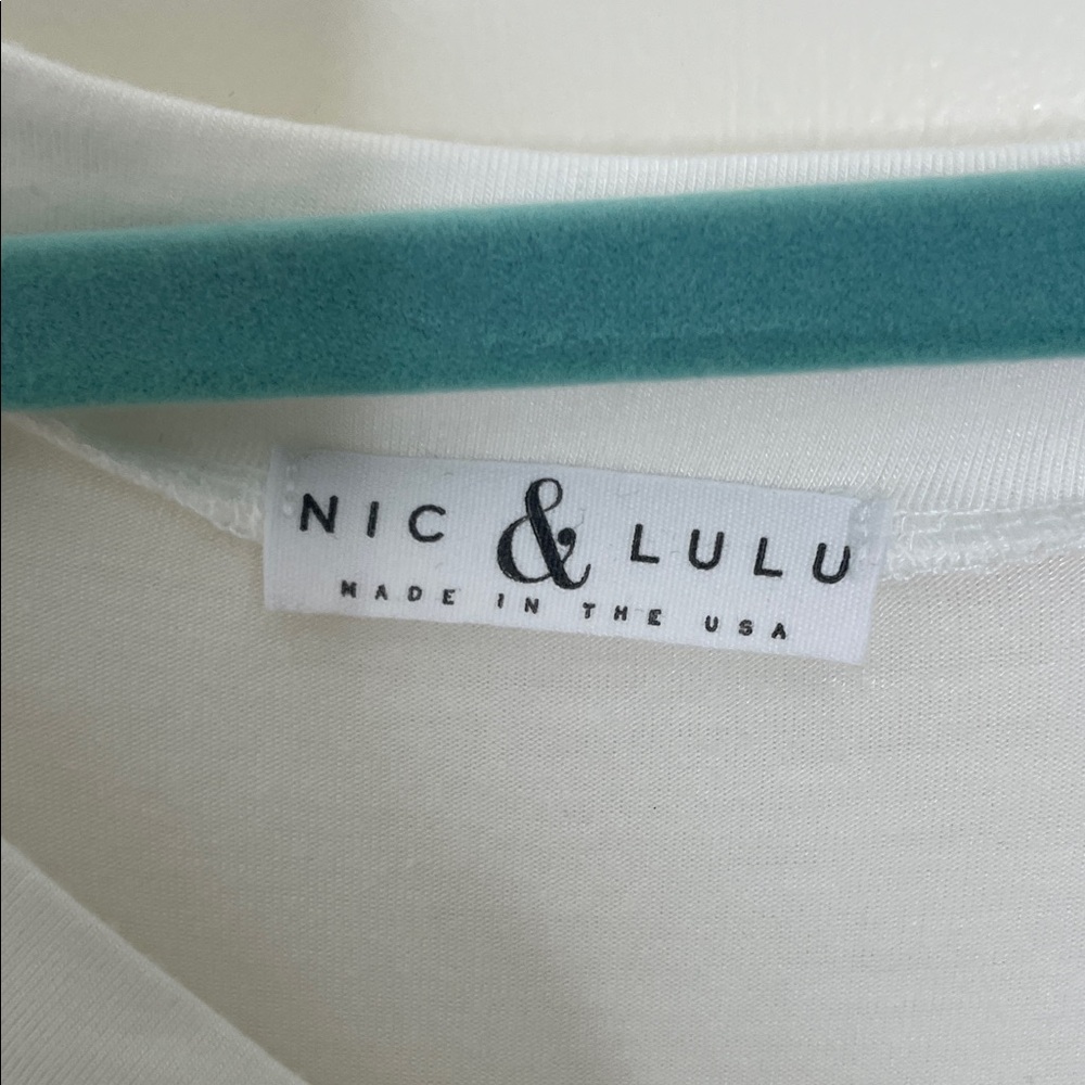 White V-Neck Short Sleeve Tee - Picture 2 of 2